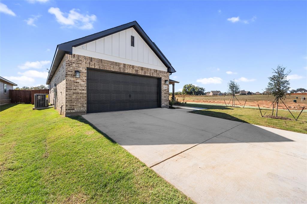 1240 Colca Drive Springtown, TX 76082 - Photo 4 of 40