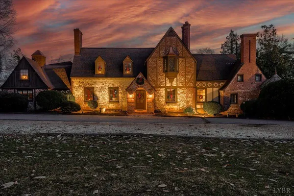 $1,100,000 | 1670-1694 Church Street, Appomattox, VA 24522