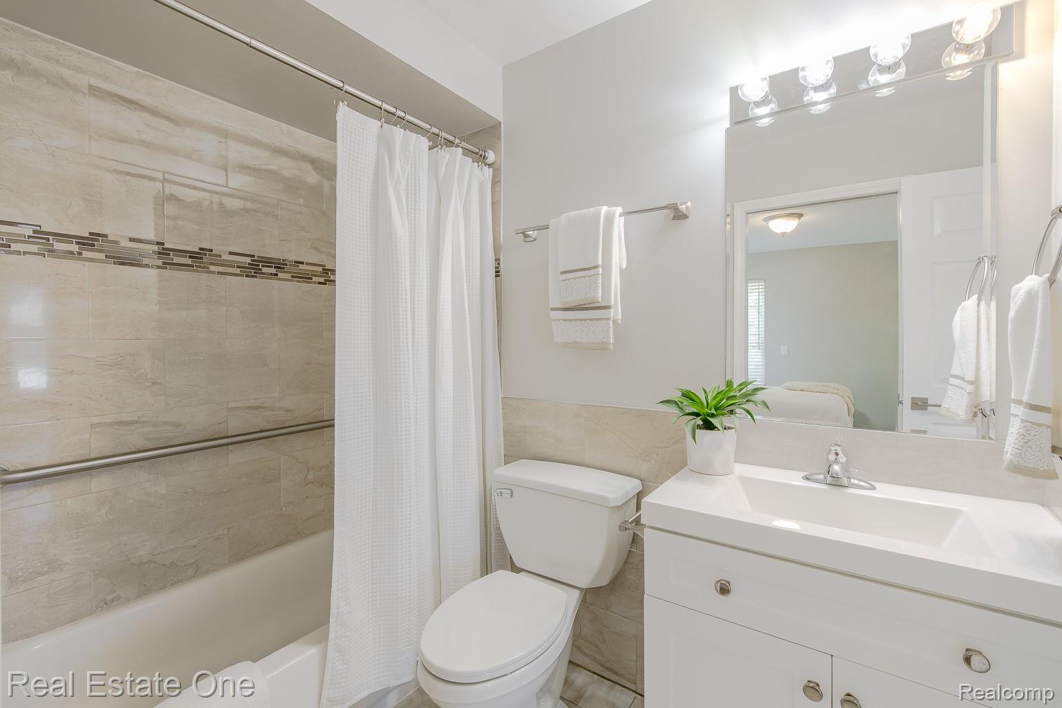 3103 Crooks Road Rochester, MI 48309 - Photo 24 of 34 3103 Crooks-25.jpg