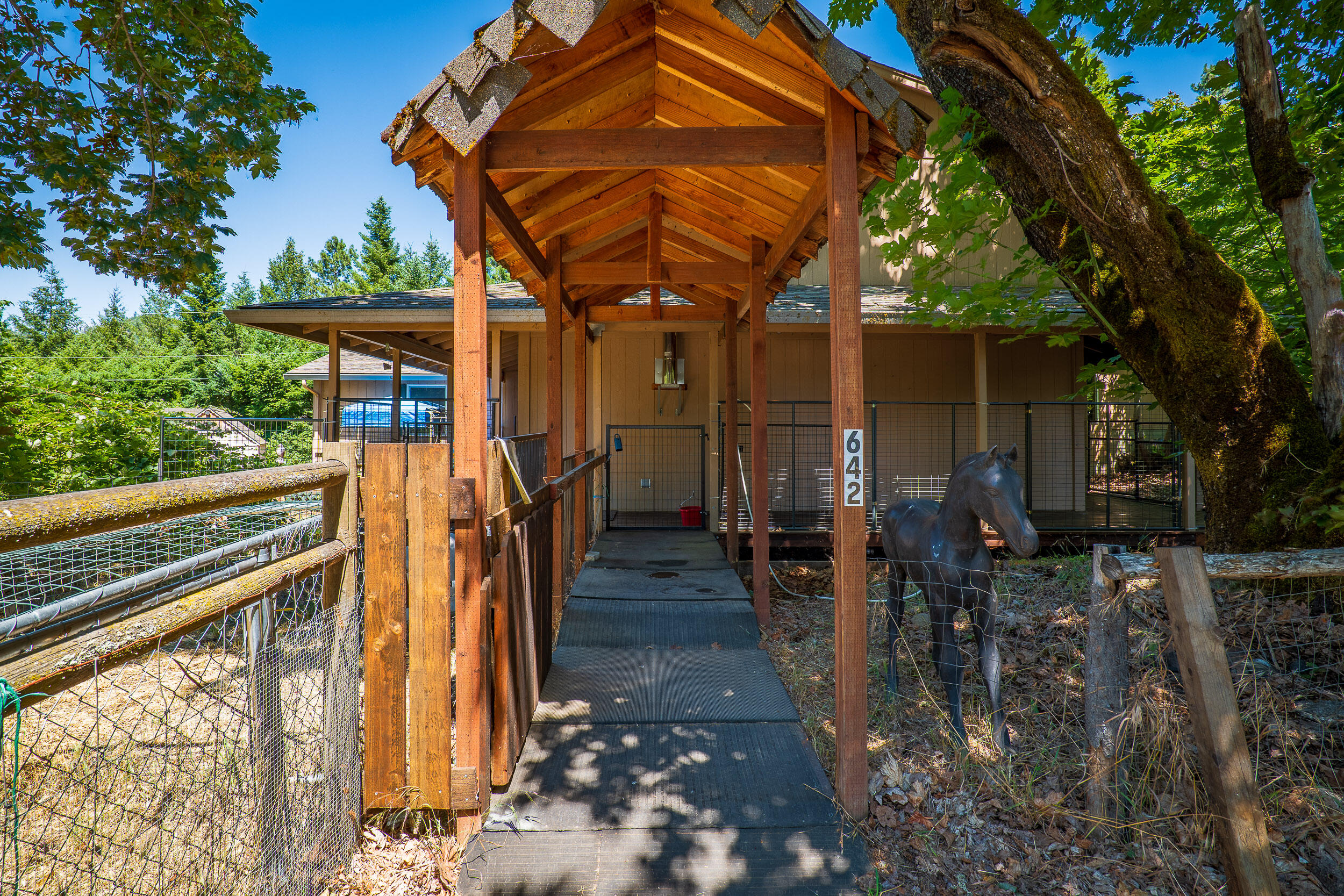 642WardsCreekRd-002