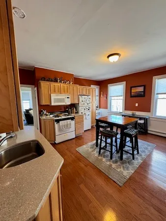 $1,900 | 4 Mansfield Street, Unit 2, Providence, RI 02908