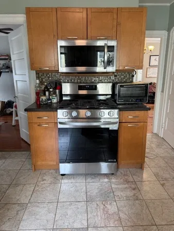 $1,900 | 4 Mansfield Street, Unit 2, Providence, RI 02908