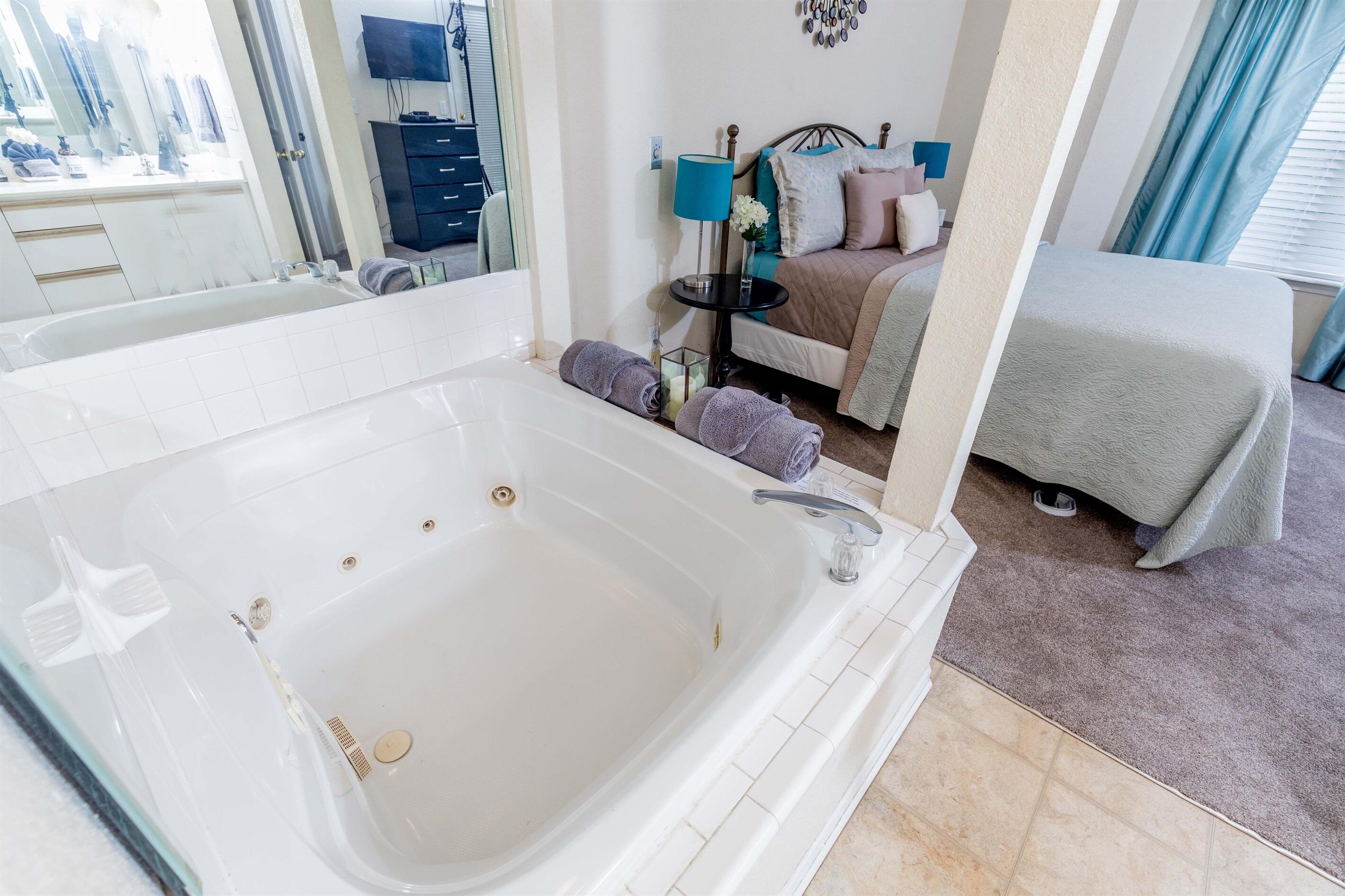 813 Holiday Ridge, Unit 6 Branson, MO 65616 - Photo 19 of 35 MASTER TUB AND BD RM 813