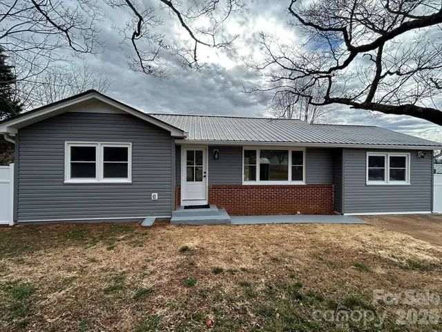 $324,900 | 83 Hillside Street, Franklin, NC 28734