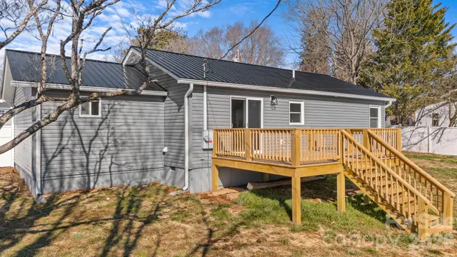 $324,900 | 83 Hillside Street, Franklin, NC 28734