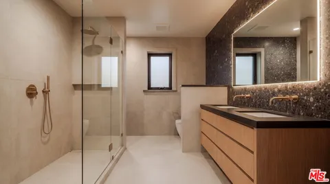 $1,249,000 | 7170 Rosewood Avenue, Los Angeles, CA 90036
