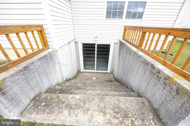 a view of residential houses with yard