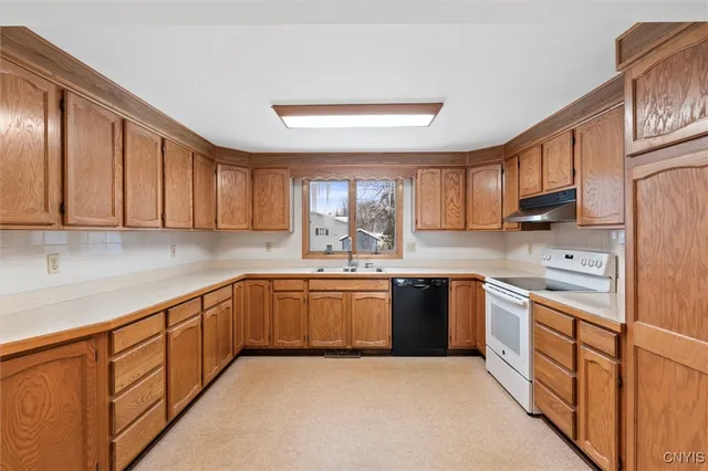 $209,900 | 127 Savaria Drive, Geddes, NY 13209