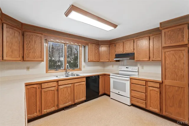 $209,900 | 127 Savaria Drive, Geddes, NY 13209