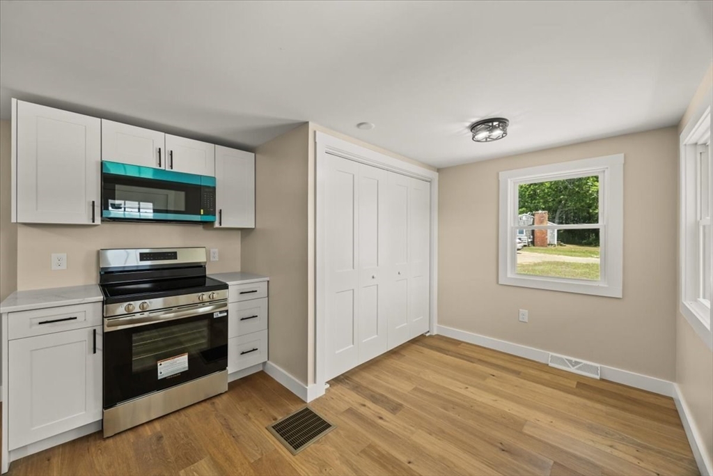 521 Marys Pond Road Rochester, MA 02770 - Photo 3 of 42