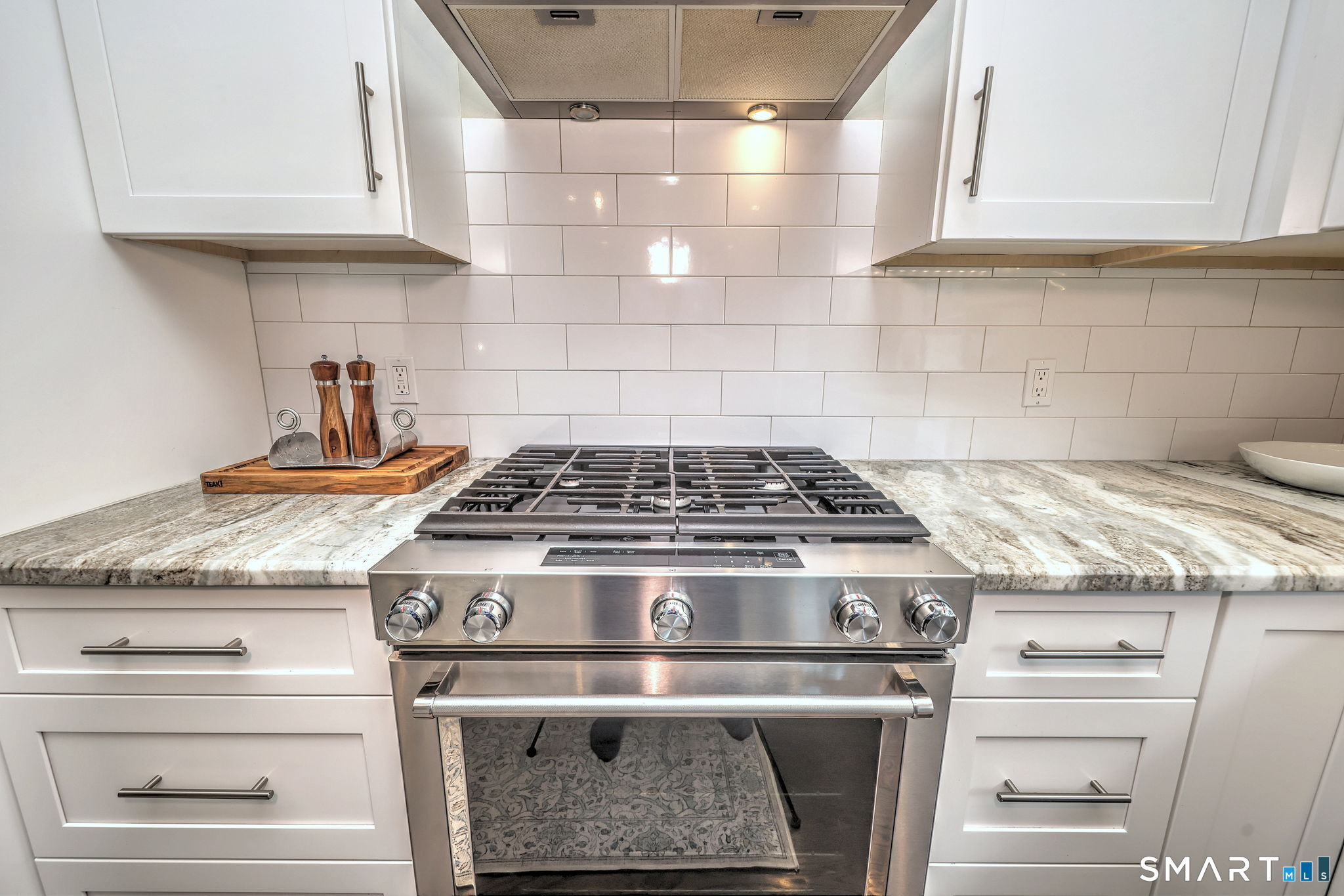 184 Wells View Road, Unit 184 Shelton, CT 06484 - Photo 12 of 40 Gas cooking!
