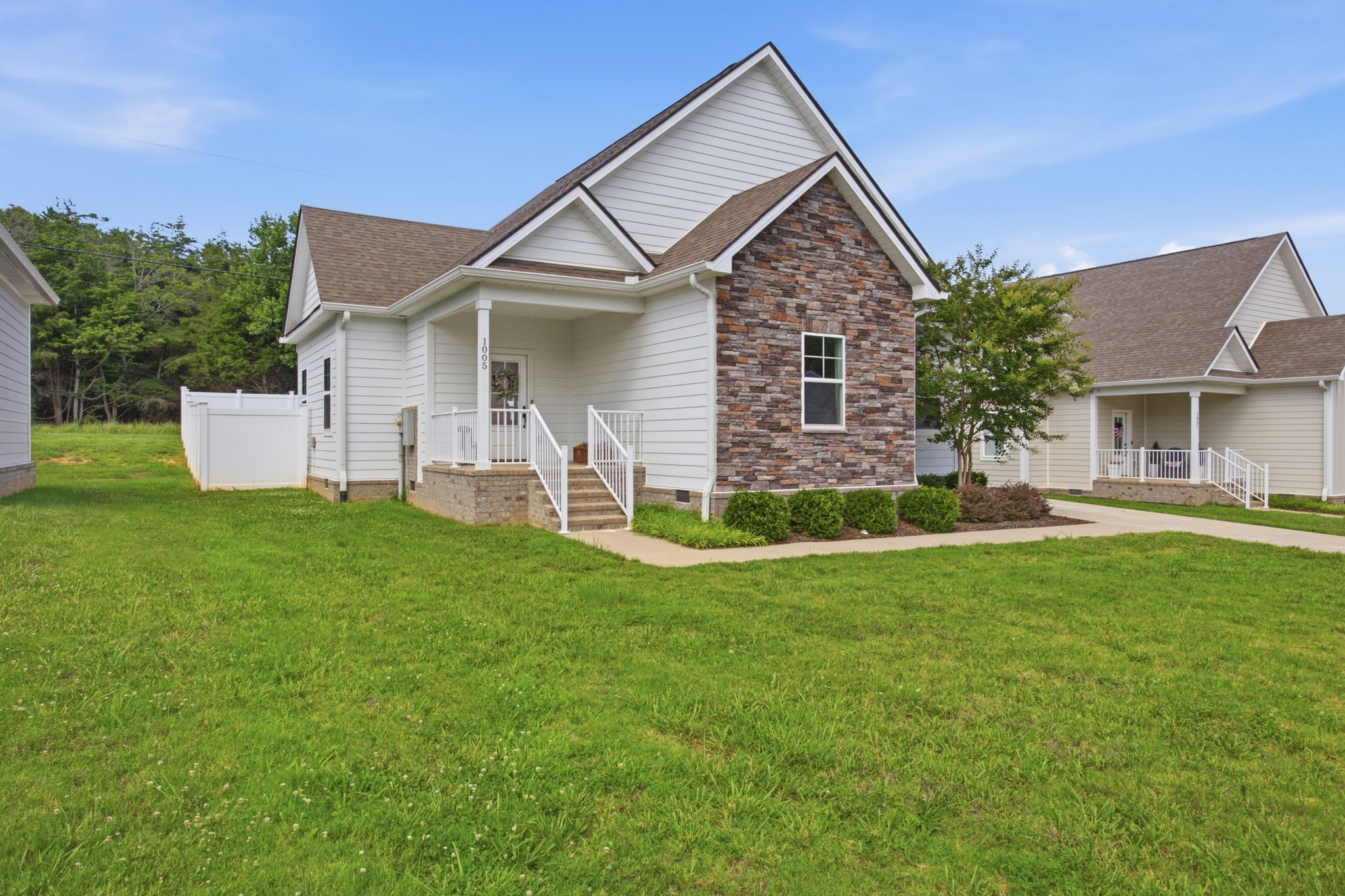 1005 Sycamore Ridge East Burns, TN 37029 - Photo 2 of 30