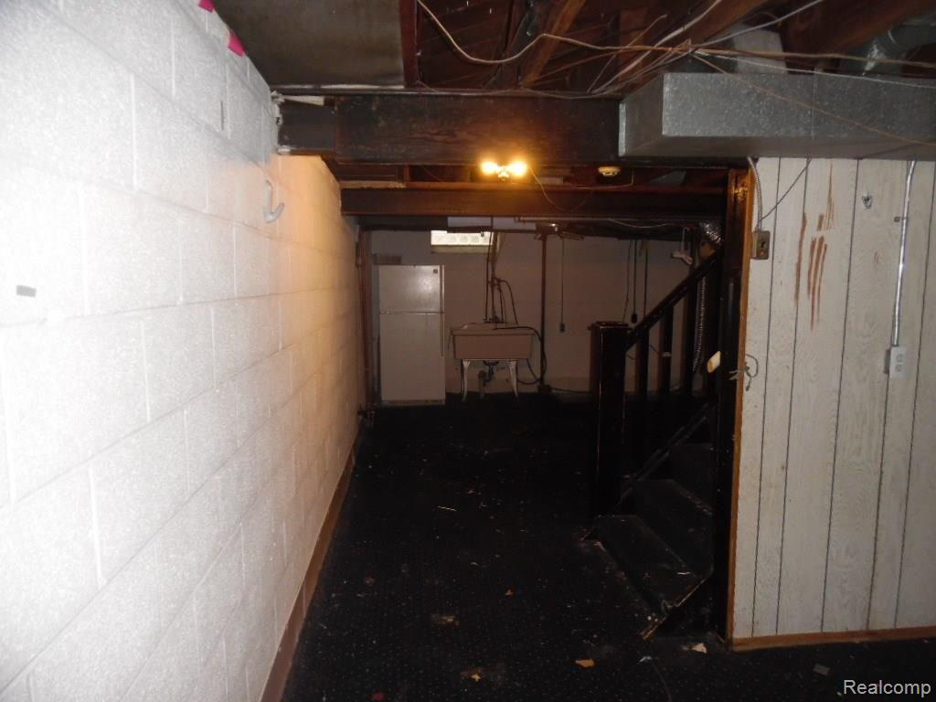704 Neff Road Grosse Pointe, MI 48230 - Photo 27 of 42 SAM_4269.JPG