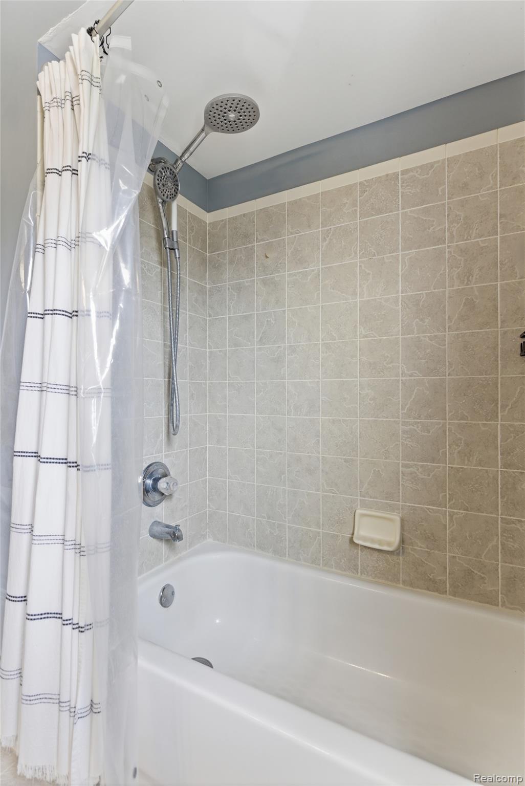 3402 Tremonte Circle Rochester, MI 48306 - Photo 18 of 37 Bathroom with shower / tub combo with curtain