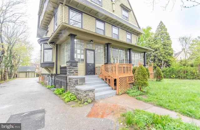 $3,000 | 115 Montgomery Avenue, Unit 2, Bala Cynwyd, PA 19004