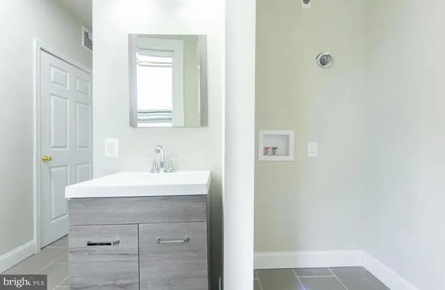 $3,000 | 115 Montgomery Avenue, Unit 2, Bala Cynwyd, PA 19004