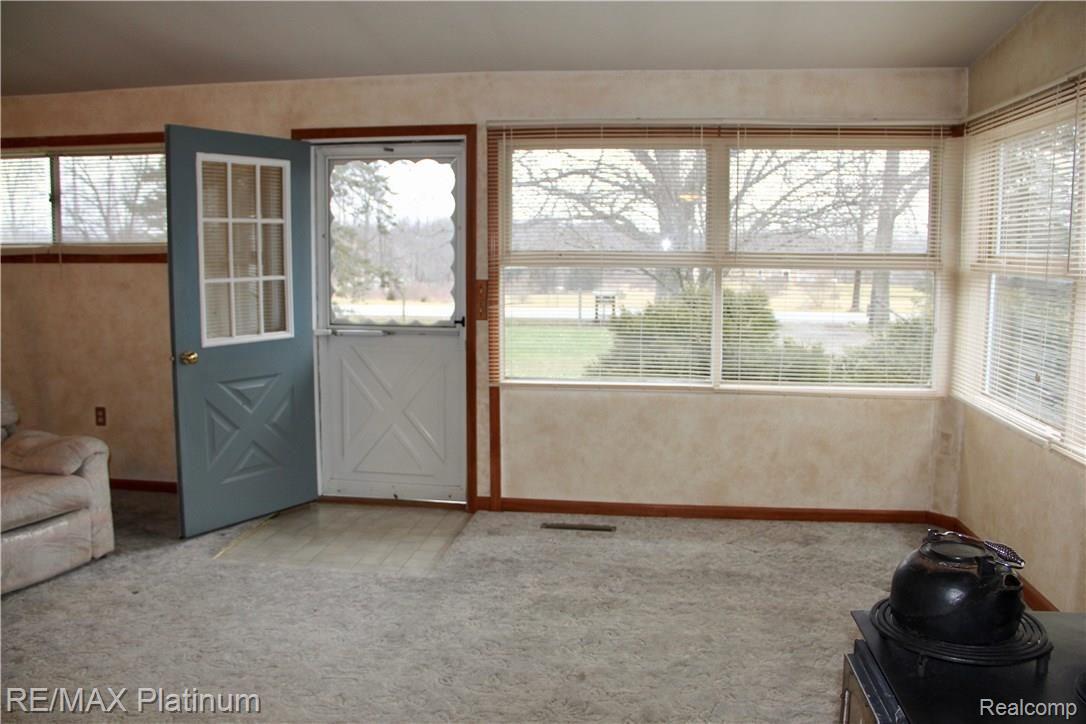 1031 South Elliott Road Fowlerville, MI 48836 - Photo 8 of 39 Picture Windows Let the Sunshine In