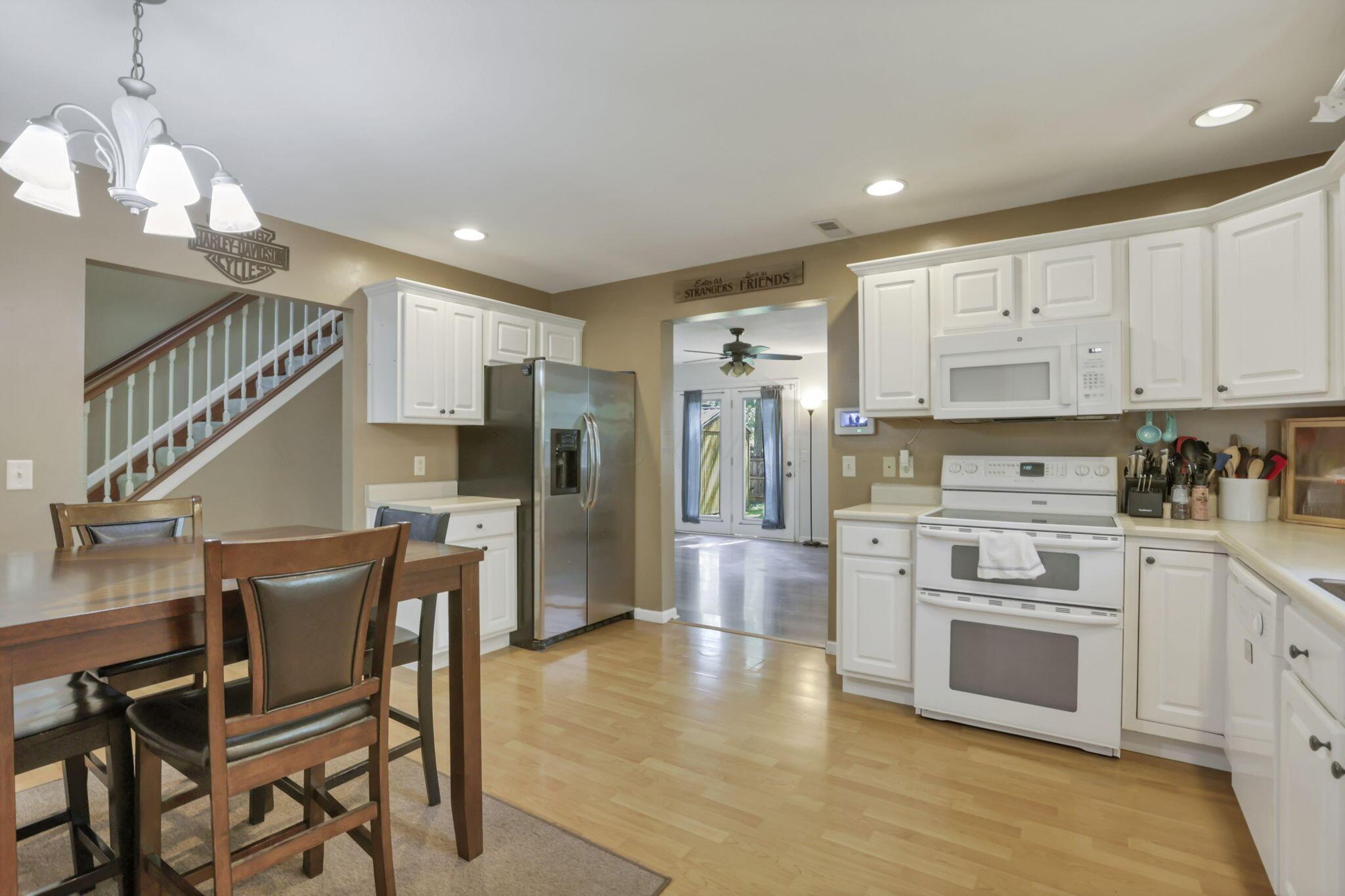 550 Country Club Road Columbus, OH 43213 - Photo 10 of 60 Kitchen into the living room