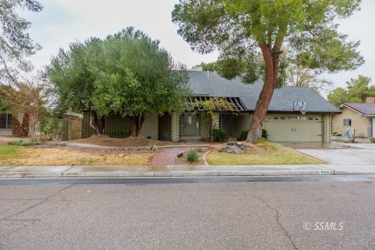 909 Jessica Street Ridgecrest, CA 93555 - Photo 1 of 6 a view of the house with a outdoor space