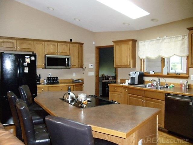 5256 Wildcat Road Croswell, MI 48422 - Photo 11 of 37 31324175-10.JPG