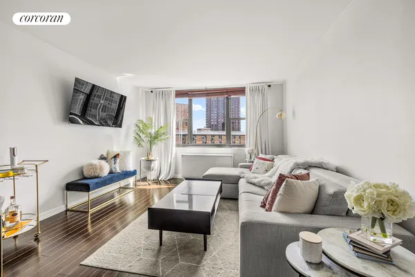 $560,000 | 340 East 93rd Street, Unit 25H | Upper East Side