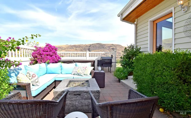 $628,000 | 66 Appleford Court, Asotin, WA 99402