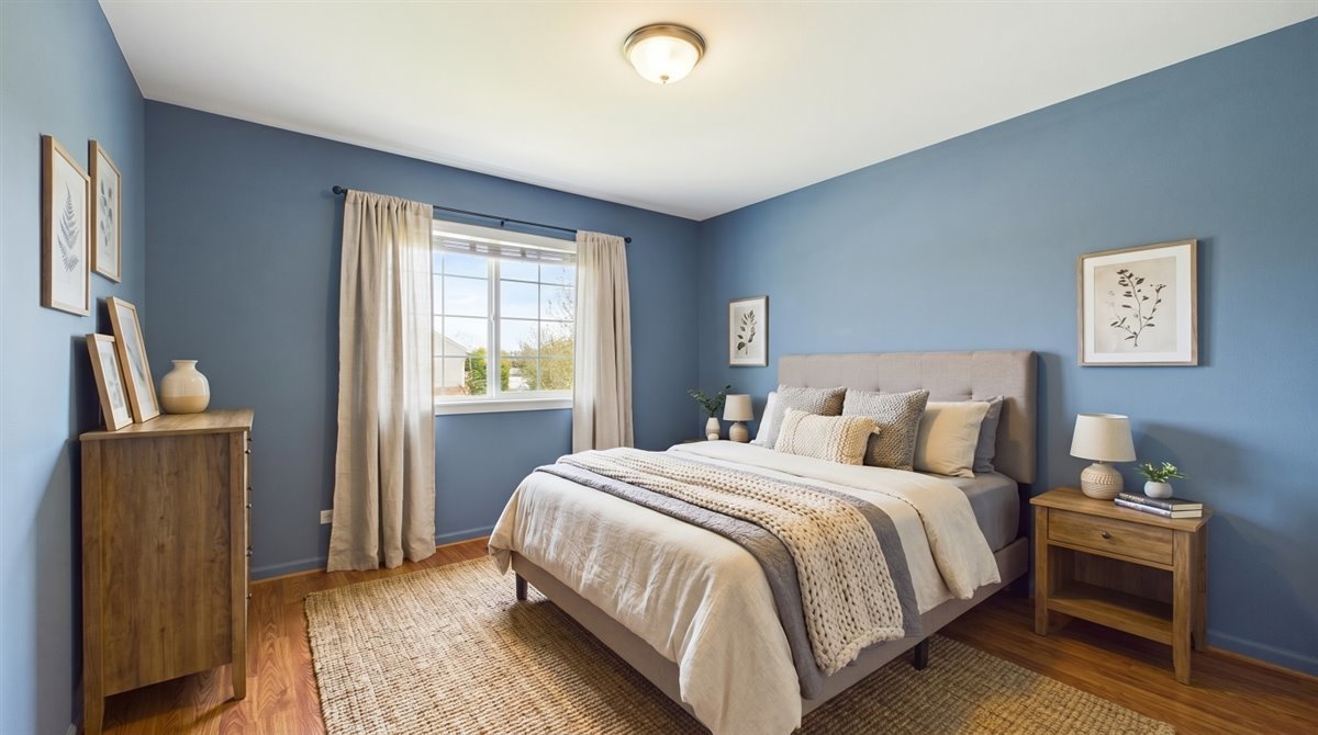 1480 Tudor Drive Mundelein, IL 60060 - Photo 19 of 29 a bedroom with a bed and a window