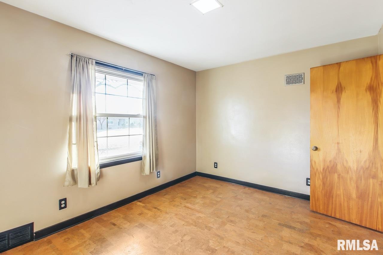 509 West Ridgemont Road Peoria, IL 61614 - Photo 15 of 28 Gallery Image 15