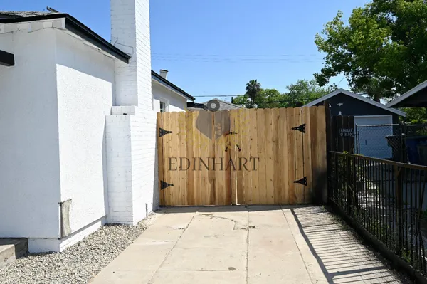 $2,100 | 1584 North Carruth Avenue, Unit A, Fresno, CA 93728