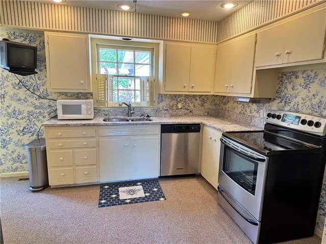 $189,900 | 610 South Woodland Street, Pittsburg, KS 66762