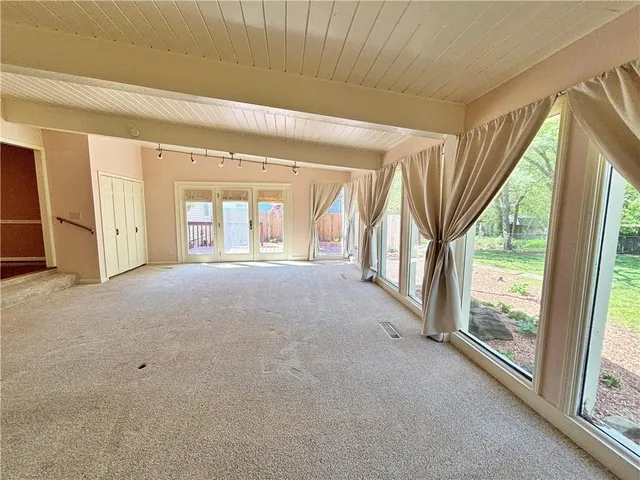 $189,900 | 610 South Woodland Street, Pittsburg, KS 66762