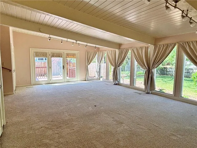 $189,900 | 610 South Woodland Street, Pittsburg, KS 66762