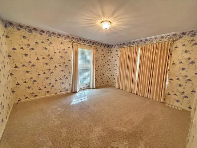 $189,900 | 610 South Woodland Street, Pittsburg, KS 66762