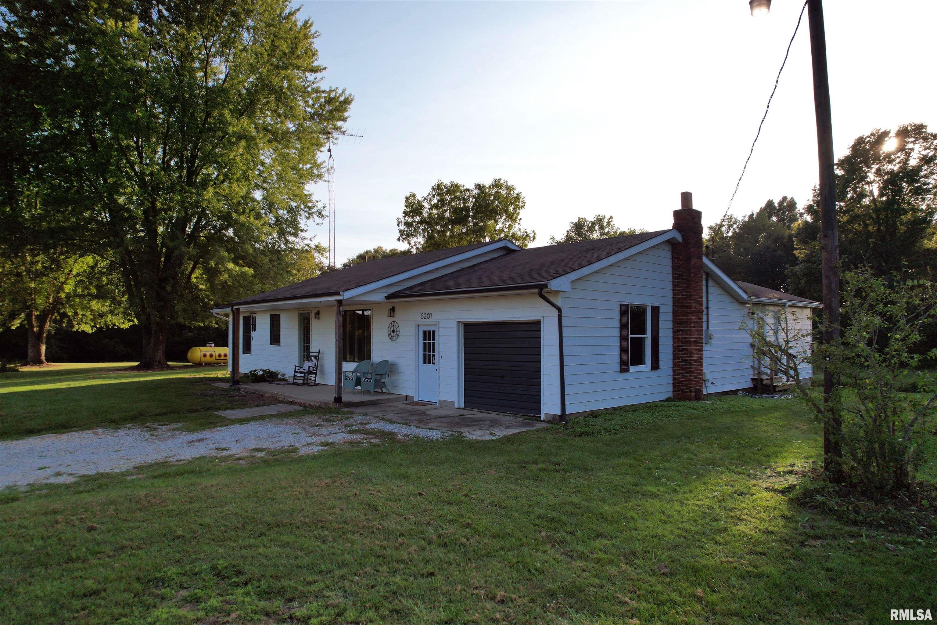 6201 Landmark Road Iuka, IL 62849 - Photo 12 of 47