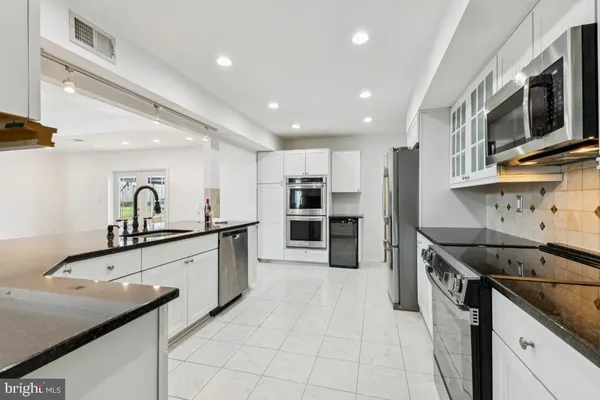 $885,000 | 13140 Madonna Lane, Fairfax, VA 22033