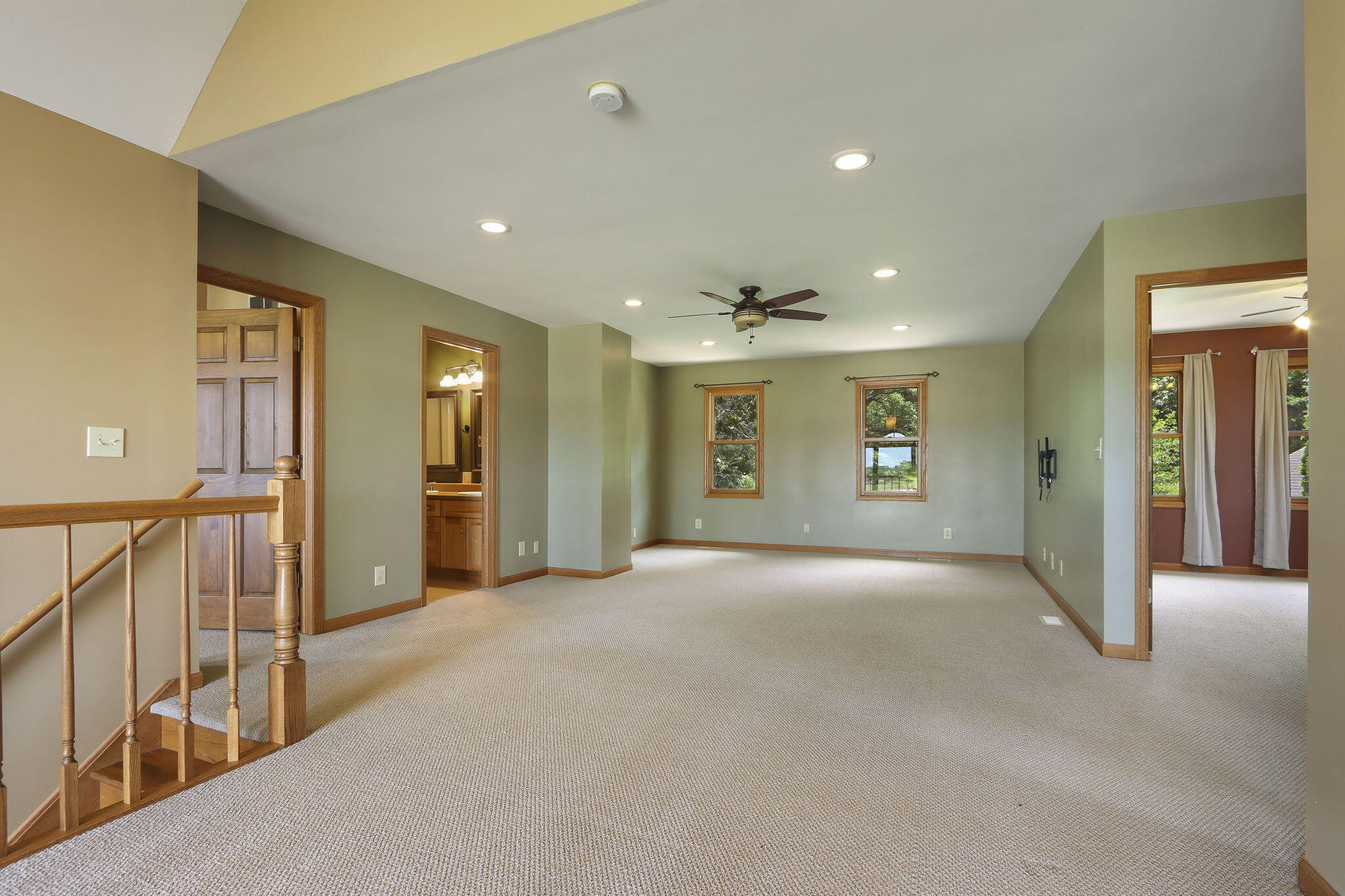 553 Twin Lakes Road Bloomfield, WI 53128 - Photo 10 of 43 Living Room