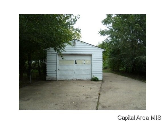 1352 East Walnut Street Decatur, IL 62526 - Photo 2 of 3