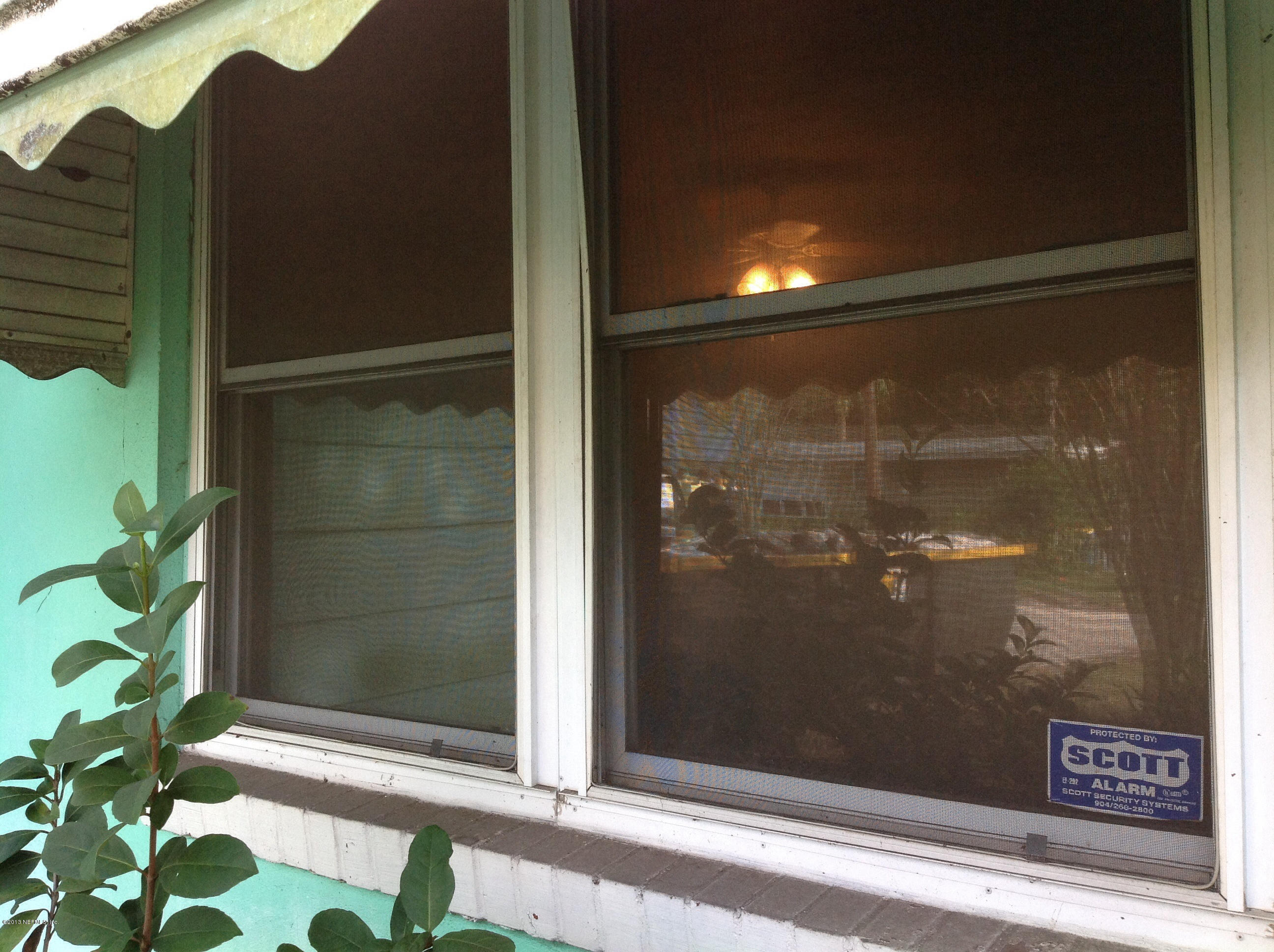 2047 Gamewell Road Jacksonville, FL 32211 - Photo 6 of 11 a glass door with a shower