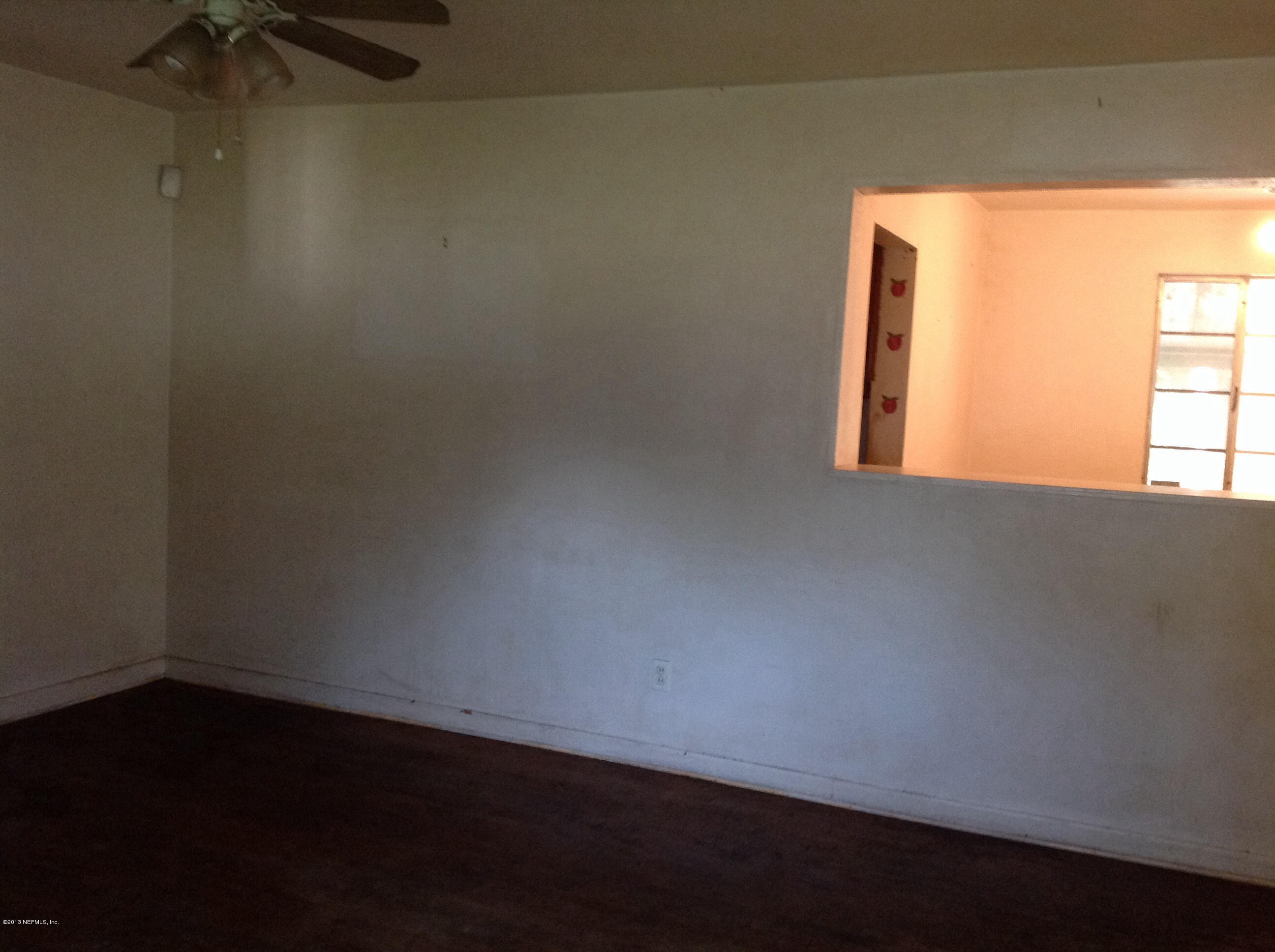 2047 Gamewell Road Jacksonville, FL 32211 - Photo 10 of 11 an empty room with a window