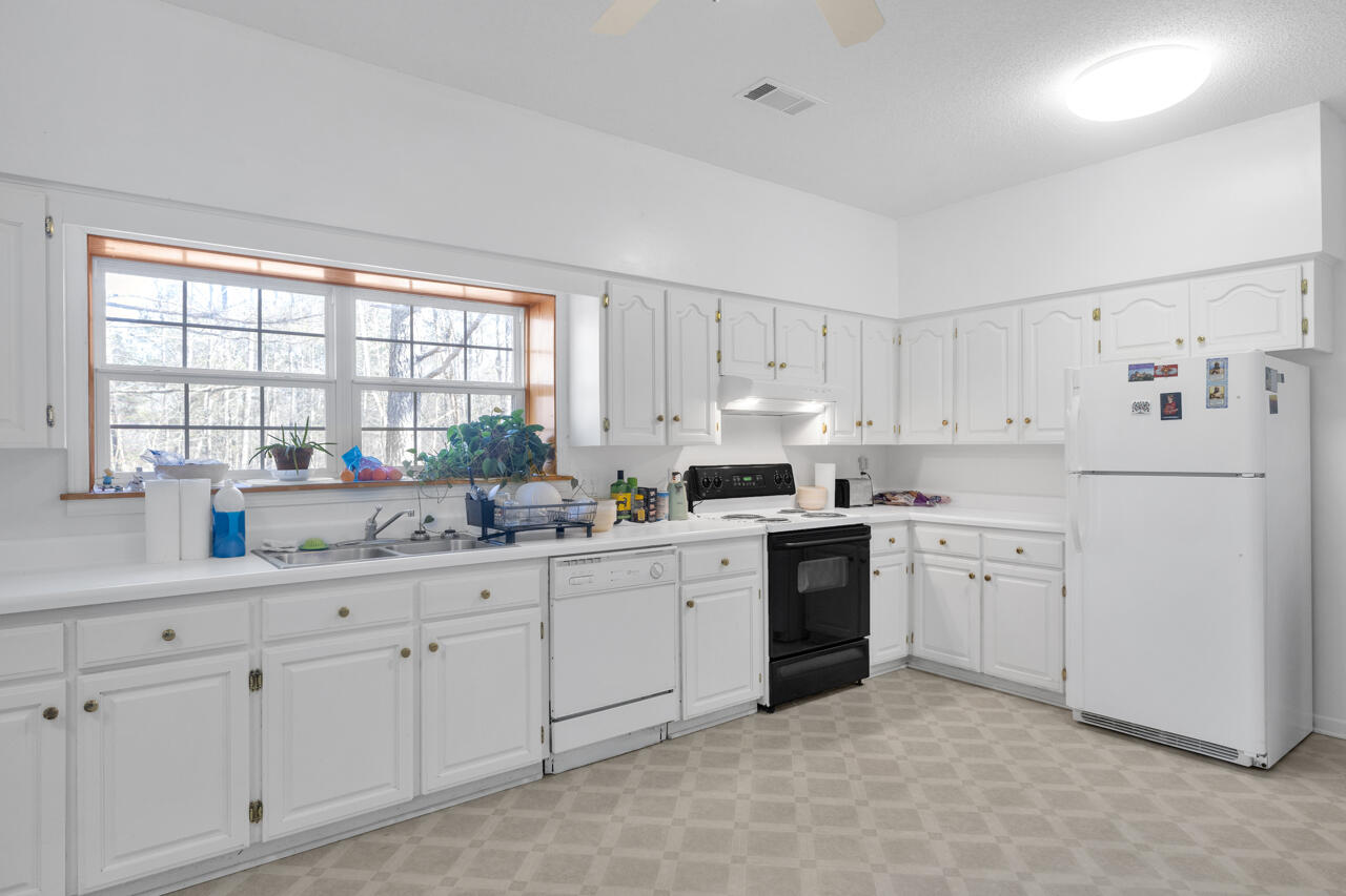 6303 Pottertown Road Murray, KY 42071 - Photo 9 of 42 Kitchen