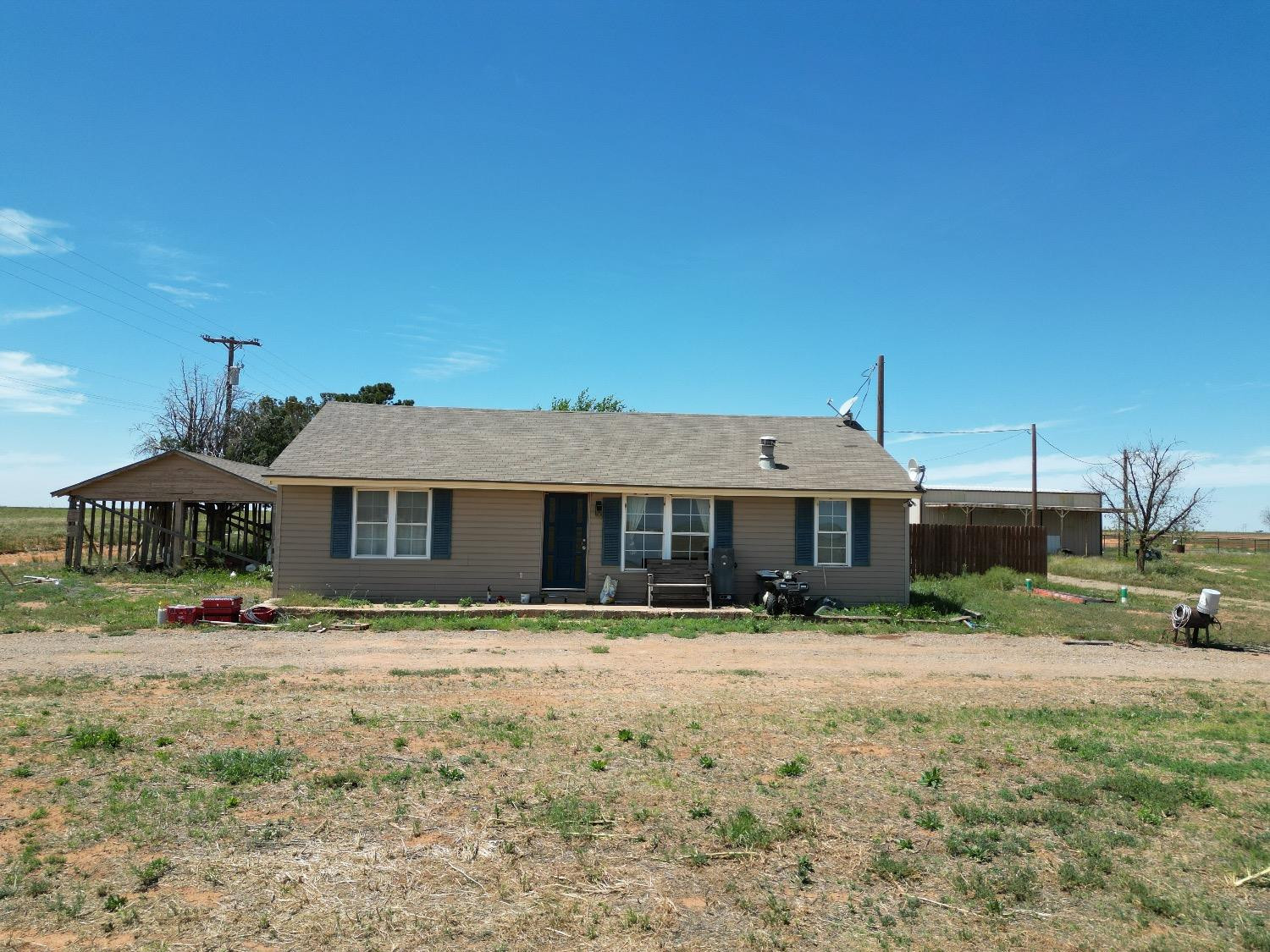 3598 Nightingale Road Ropesville, TX 79358 - Photo 8 of 22 a front view of a house with a yard