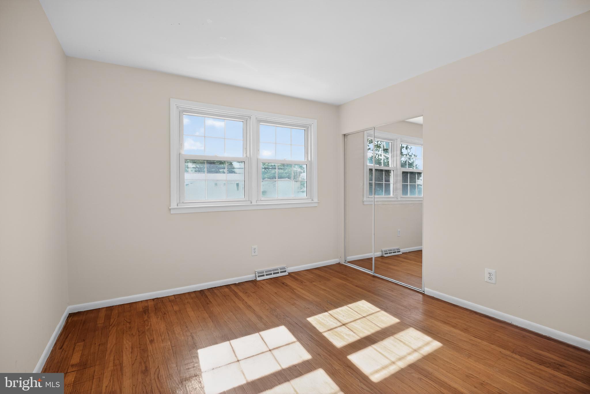 1210 Salem Road Burlington, NJ 08016 - Photo 9 of 24 Upstairs Bedroom 2
