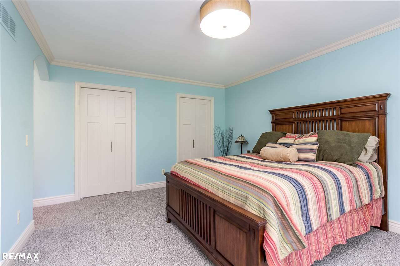 156 Shadywood Road Rochester, MI 48307 - Photo 18 of 43 31362934-17.JPG
