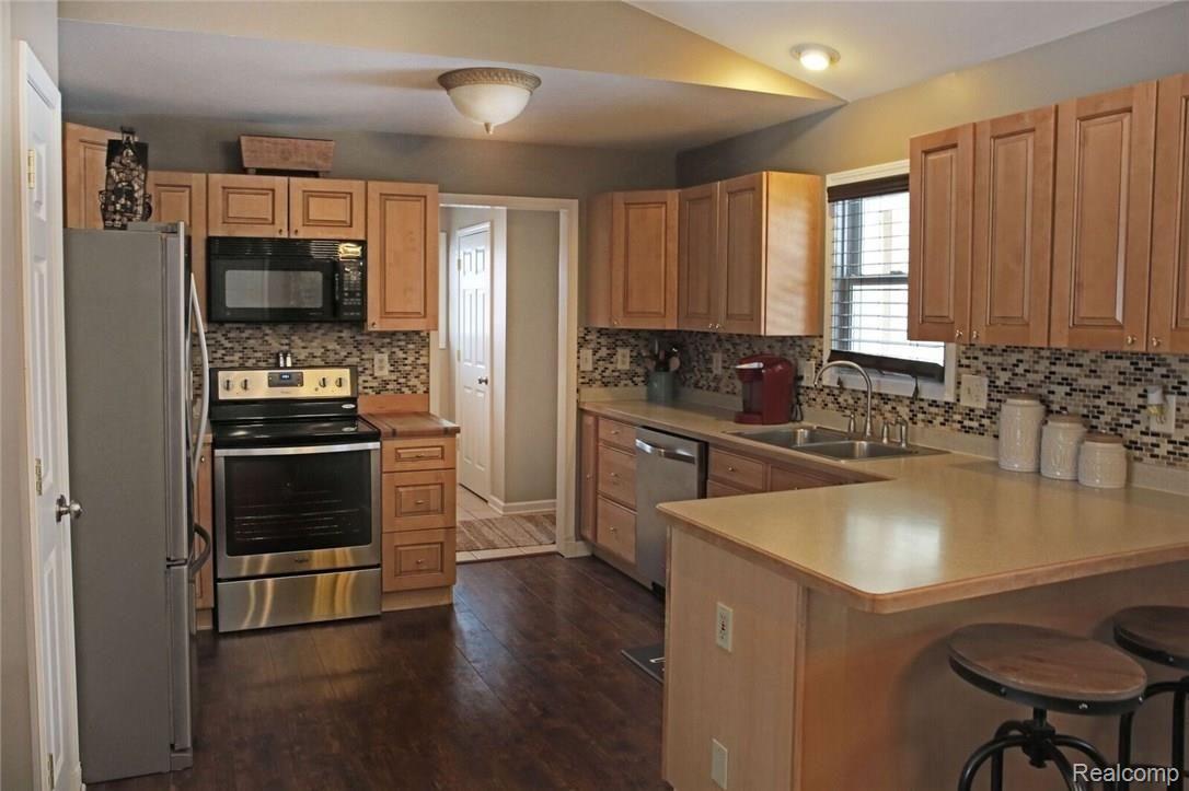 6321 West Sober Road Fowlerville, MI 48836 - Photo 18 of 43 Kitchen