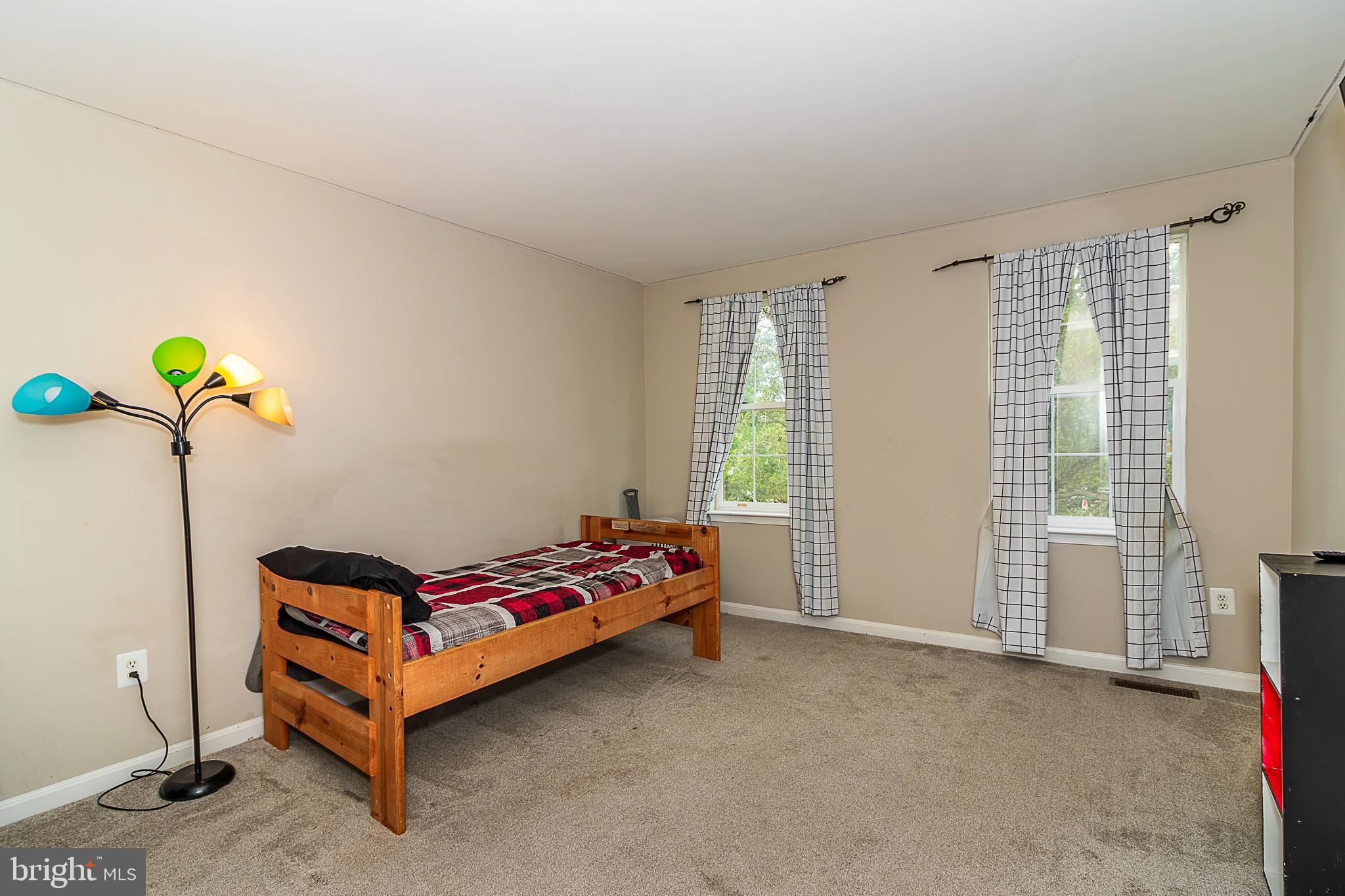15521 Wheatfield Road Woodbridge, VA 22193 - Photo 32 of 39 Bedroom