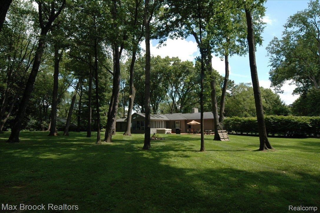 31075 Briarcliff Road Franklin, MI 48025 - Photo 2 of 25 o111