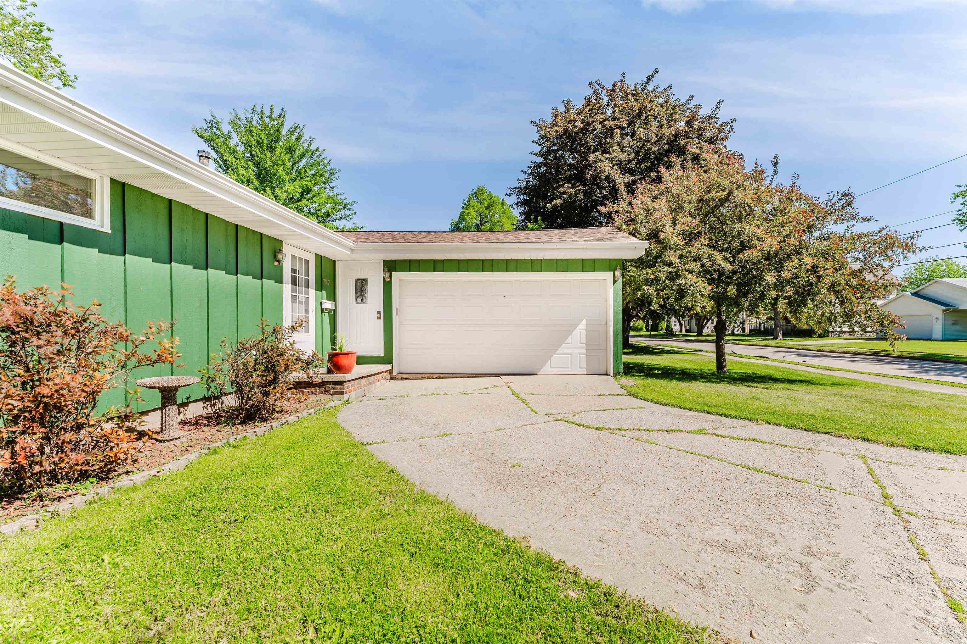 727 South Telulah Avenue Appleton, WI 54915 - Photo 3 of 33