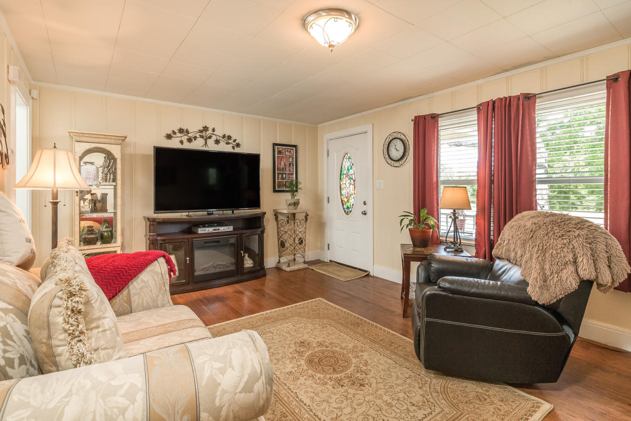 1519 Hickory Valley Road Chattanooga, TN 37421 - Photo 3 of 18 1519 Hickory Valley Rd Chattanooga, TN 3