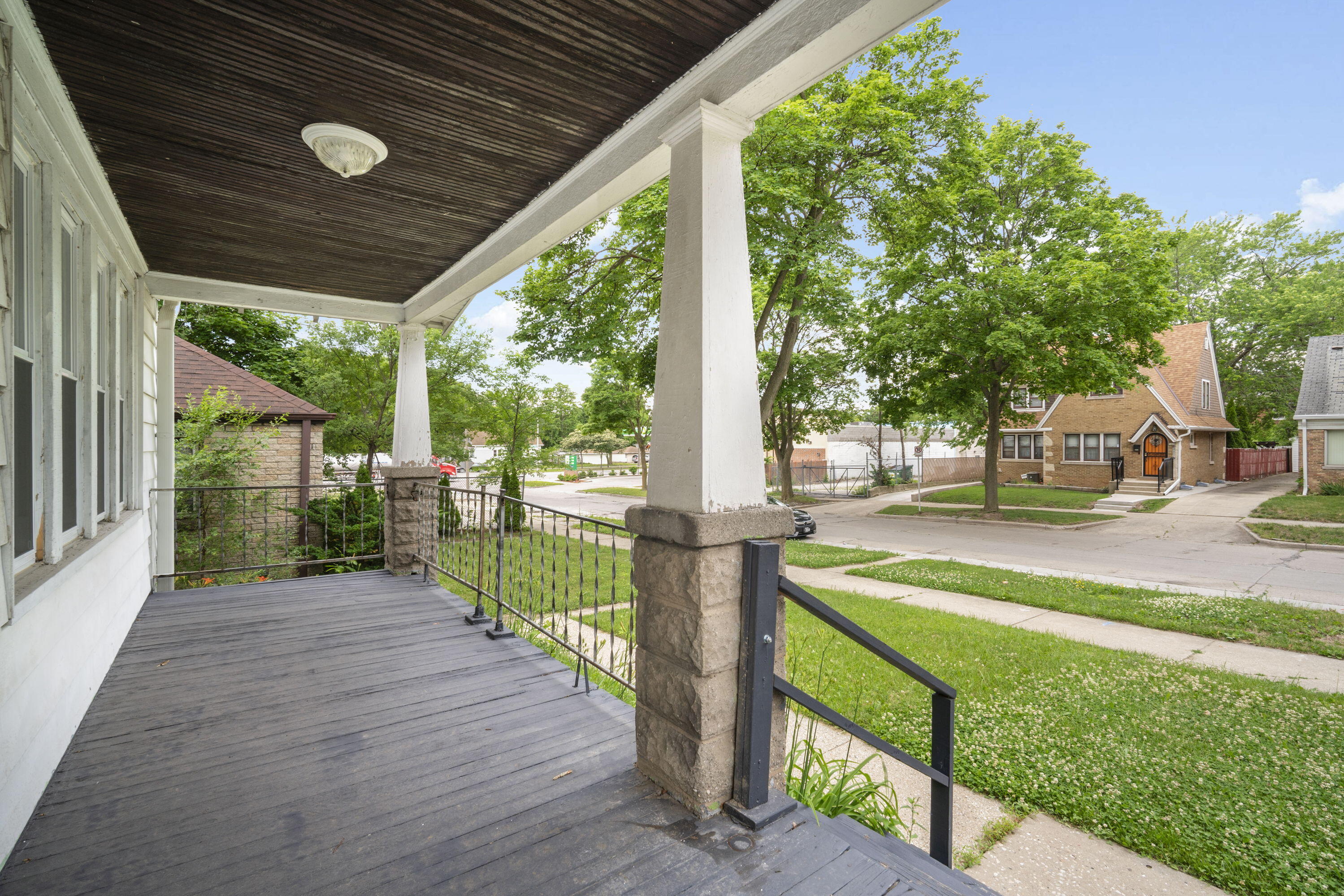 5622 North 36th Street Milwaukee, WI 53209 - Photo 2 of 21 2_imgDSC09987