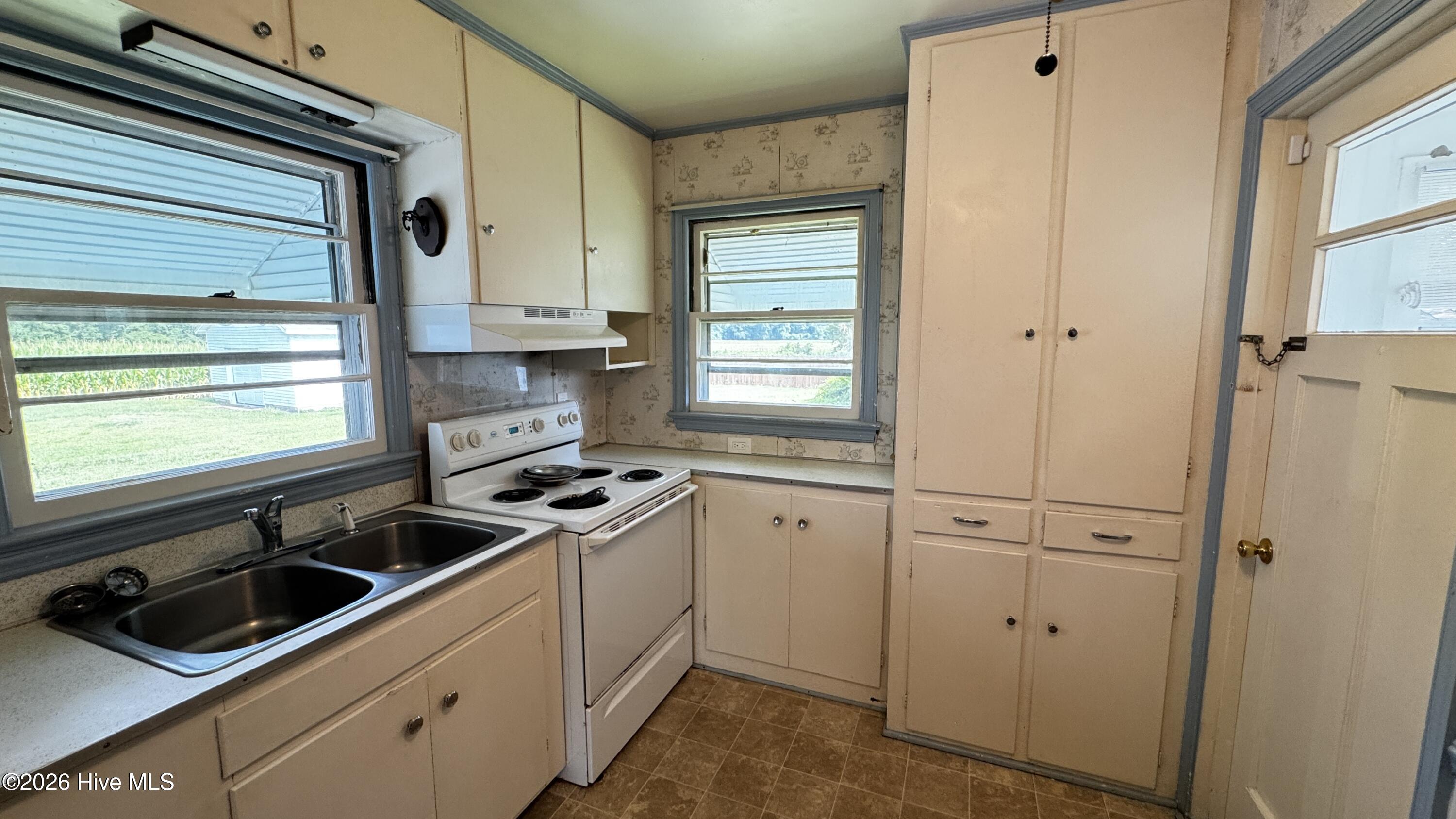 389 Haw Branch Road Richlands, NC 28574 - Photo 5 of 10